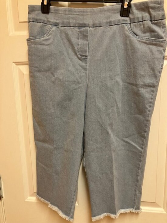 Alfred Dunner Pants - Alfred Dunner petite denim capris- NWT